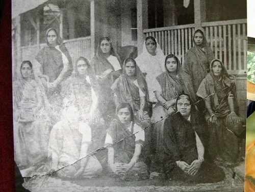 Mota Kaki and Savita Kaki, jailed in 1930.